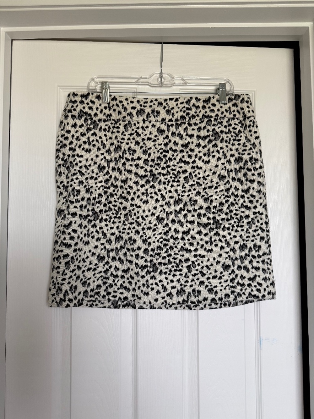 Ann Taylor Loft Cream Snow Leopard Animal Print Short Pencil Skirt, Size L